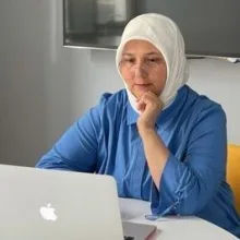 Emine Erikel — Aile Danışmanlığı. Portre fotoğrafı.