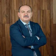 Doç. Dr. Mustafa Efendioğlu — Beyin Ve Sinir Cerrahisi, İstanbul. Portre fotoğrafı.