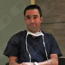 Op. Dr. Metin Kerem — Plastik Rekonstrüktif Ve Estetik Cerrahi, Beşiktaş, İstanbul. Portre fotoğrafı.