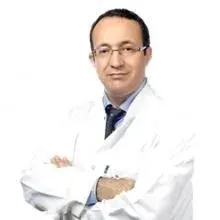 Op. Dr. Ümit Hardal — Kulak Burun Boğaz, İstanbul. Portre fotoğrafı.