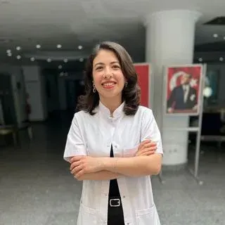 Op. Dr. Özlem Yerlioğlu — Kadın Hastalıkları Ve Doğum, Kuşadası, Aydın. Portre fotoğrafı.