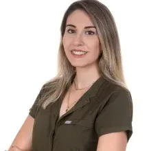 Dt. Hüma Erözdemir — Diş Hekimi, Manisa. Portre fotoğrafı.