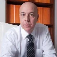 Prof. Dr. Osman H. Develioğlu — Kadın Hastalıkları Ve Doğum, Bursa. Portre fotoğrafı.