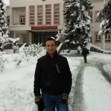 Uzm. Dr. Gazi Yozgatlı — Nöroloji, Eskişehir. Portre fotoğrafı.