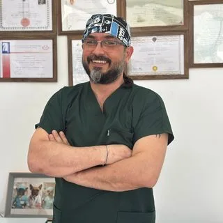 Dr. Dt. Mehmet Atıl — İstanbul. Portre fotoğrafı.