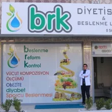 Uzm. Dyt. Burak Kayıkçı — Diyetisyen, Ankara. Portre fotoğrafı.