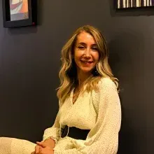 Prof. Dr. Sibel Çakır — Psikiyatri, İstanbul. Portre fotoğrafı.