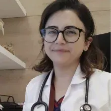Uzm. Dr. Medine Özge Maviş — Çocuk Sağlığı Ve Hastalıkları, Çankaya, Ankara. Portre fotoğrafı.