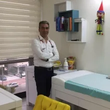 Uzm. Dr. Levent Karagöz — Çocuk Sağlığı Ve Hastalıkları, Antalya. Portre fotoğrafı.