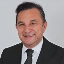 Uzm. Dt. Orhan Babayiğit — Aydın. Portre fotoğrafı.