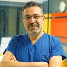 Op. Dr. Halit Baykan — Plastik Rekonstrüktif Ve Estetik Cerrahi, Kayseri. Portre fotoğrafı.