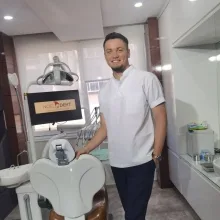 Dt. Ömer Kaan Çöl — Diş Hekimi, Antalya. Portre fotoğrafı.