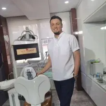 Dt. Ömer Kaan Çöl — Diş Hekimi, Antalya. Portre fotoğrafı.