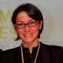 Dr. Altunay Ağaoğlu — Pratisyen, Konak, İzmir. Portre fotoğrafı.