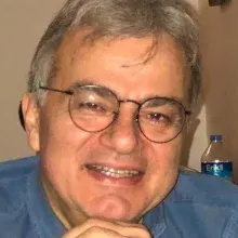 Prof. Dr. Tuncay Özçelik — Kulak Burun Boğaz, Ankara. Portre fotoğrafı.
