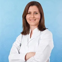 Doç. Dr. Sena Tolu — Fiziksel Tıp Ve Rehabilitasyon, İstanbul. Portre fotoğrafı.