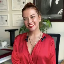 Dyt. Çağla Duygu Göç — Diyetisyen, İstanbul. Portre fotoğrafı.