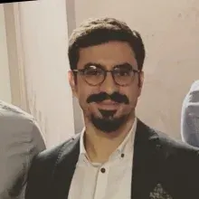 Uzm. Dt. Mert Özalpay — İstanbul. Portre fotoğrafı.