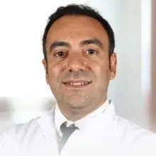 Uzm. Dr. Samir Allahverdiyev — Kardiyoloji, İstanbul. Portre fotoğrafı.