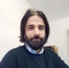 Uzm. Dr. Ömer Esenkaya — Psikiyatri, İstanbul. Portre fotoğrafı.