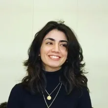 Psk. Ayşe Şahin — Psikoloji. Portre fotoğrafı.