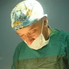 Op. Dr. Mustafa Dağdelen — Kulak Burun Boğaz, İstanbul. Portre fotoğrafı.