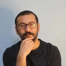 Doç. Dr. Yahya Baltu — Plastik Rekonstrüktif Ve Estetik Cerrahi, Ankara. Portre fotoğrafı.