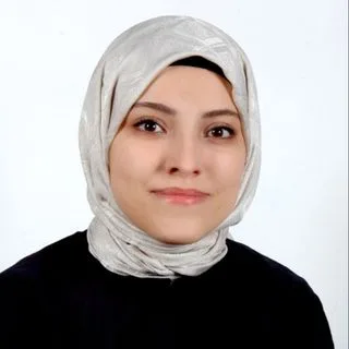 Uzm. Dyt. Zehra Gül — Diyetisyen. Portre fotoğrafı.