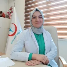 Uzm. Dr. Funda Kıranatlıoğlu Fırat — Fiziksel Tıp Ve Rehabilitasyon, Kayseri. Portre fotoğrafı.