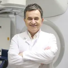 Dr. Öğr. Üyesi Tayfun Hancılar — Radyasyon Onkolojisi, Pendik, İstanbul. Portre fotoğrafı.