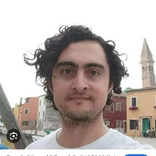 Doç. Dr. Emrah Günay — Nefroloji, Yüreğir, Adana. Portre fotoğrafı.