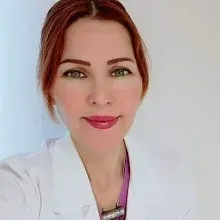Op. Dr. Pınar Özalp — Kadın Hastalıkları Ve Doğum, Antalya. Portre fotoğrafı.