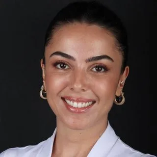 Uzm. Dt. Yeliz Arslan — Ankara. Portre fotoğrafı.