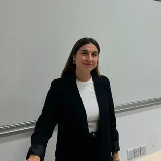Psk. Ayşegül Yoldaş — İzmir. Portre fotoğrafı.