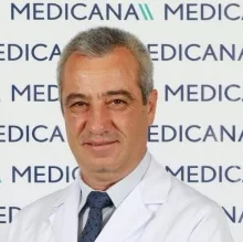 Prof. Dr. Devrim Akseki — Ortopedi Ve Travmatoloji, Konak, İzmir. Portre fotoğrafı.