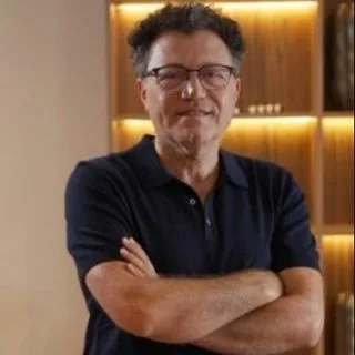 Op. Dr. Celal Sağlam — Genel Cerrahi, İstanbul. Portre fotoğrafı.