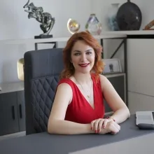 Uzm. Dr. Nihal Koç — İstanbul. Portre fotoğrafı.