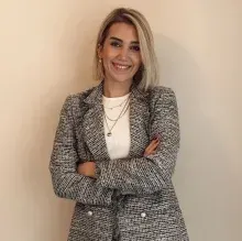 Kl. Psk. Sena Öztürk — Psikoloji, İstanbul. Portre fotoğrafı.