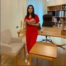 Dyt. Nisa Önal — Diyetisyen. Portre fotoğrafı.