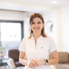Dr. Dt. Tuğba Kayasu Avşar — Karşıyaka, İzmir. Portre fotoğrafı.
