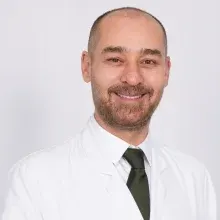 Uzm. Dr. Ferhan Mantar — İstanbul. Portre fotoğrafı.
