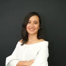 Uzm. Dt. Ayşe Hanım Karademir Göçeroğlu — Çocuk Diş Hekimliği (Pedodonti), Ankara. Portre fotoğrafı.
