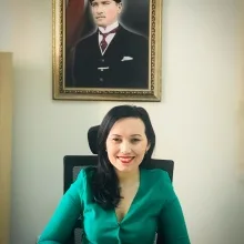 Op. Dr. Gülhan Bayraktar — Kadın Hastalıkları Ve Doğum, Samsun. Portre fotoğrafı.