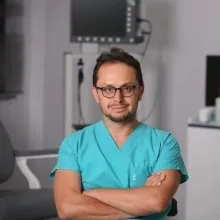 Doç. Dr. Engin Başer — Kulak Burun Boğaz, Balıkesir. Portre fotoğrafı.