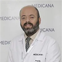 Prof. Dr. İbrahim Tek — Tıbbi Onkoloji, Çankaya, Ankara. Portre fotoğrafı.