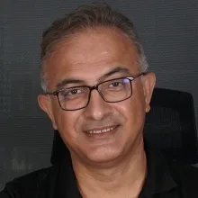 Prof. Dr. İlter Özer — Ankara. Portre fotoğrafı.