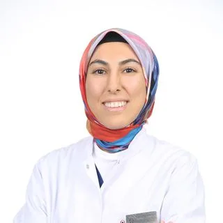 Uzm. Dt. Rabia Bilgiç — İstanbul. Portre fotoğrafı.