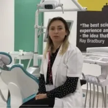 Dr. Dt. Nadejda Beleva — Diş Hekimi. Portre fotoğrafı.