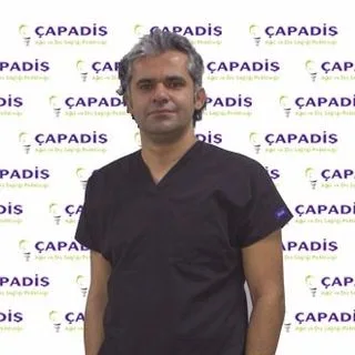 Dt. Yasin Parlak — Diş Hekimi, Kayseri. Portre fotoğrafı.