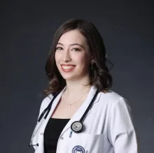 Dr. Ece Çalışan — Pratisyen. Portre fotoğrafı.